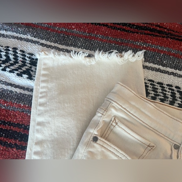 NWOT a.n.a High Rise straight jeans…size 16. Tan/cream in color. - Picture 3 of 8